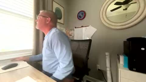 Snapshot of douglikes3xd chatting on 10.31.25 douglikes3xd online show from 10.31.25