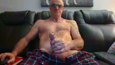 Snapshot of doum1122 chatting on 02.24.25 doum1122 online show from 02.24.25