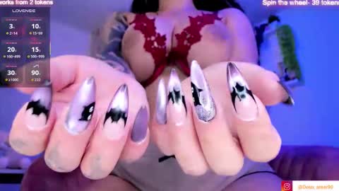 VickyHelp me to reach 300 thumbs up online show from 10.03.25