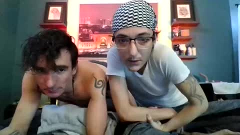 Snapshot of douxi_does_it chatting on 11.16.25 Douxi online show from 11.16.25