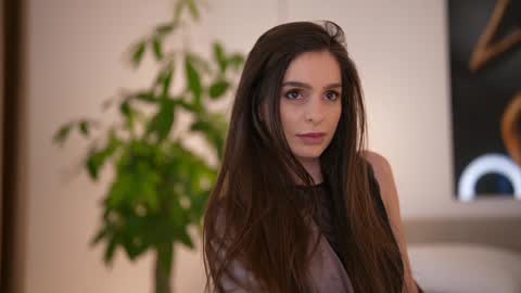 Snapshot of dovia chatting on 09.22.25 . . online show from 09.22.25