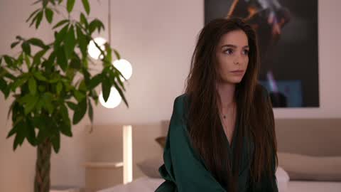 Snapshot of dovia chatting on 09.30.25 . . online show from 09.30.25