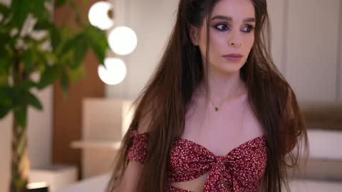 Snapshot of dovia chatting on 12.22.25 . . online show from 12.22.25