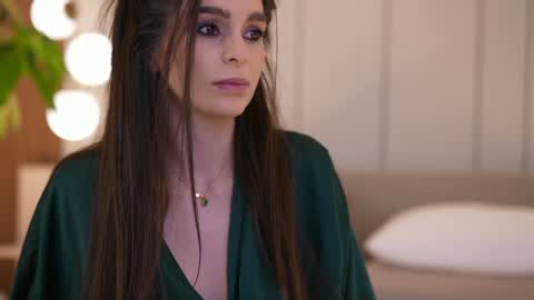 Snapshot of dovia chatting on 01.16.26 . . online show from 01.16.26