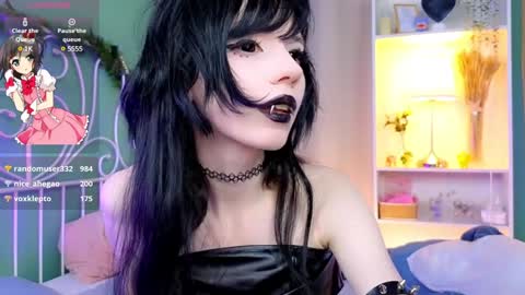 Snapshot of draculaura_ chatting on 12.12.24 Draculaura online show from 12.12.24
