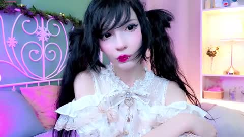 Snapshot of draculaura_ chatting on 12.19.24 Draculaura online show from 12.19.24