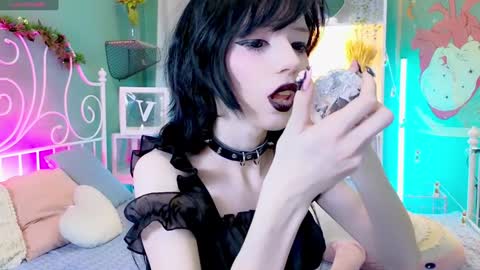 Snapshot of draculaura_ chatting on 12.29.24 Draculaura online show from 12.29.24