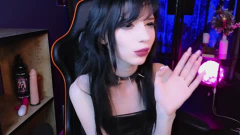 Snapshot of draculaura_ chatting on 01.30.25 Draculaura online show from 01.30.25