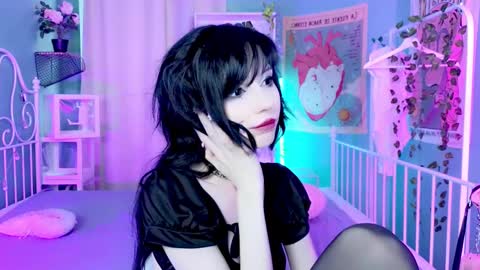 Snapshot of draculaura_ chatting on 02.10.25 Draculaura online show from 02.10.25