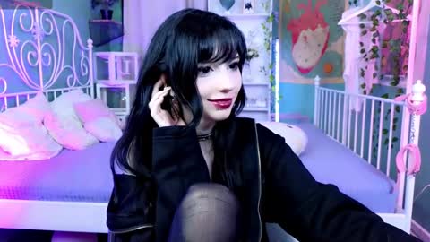Snapshot of draculaura_ chatting on 02.13.25 Draculaura online show from 02.13.25