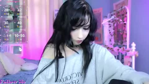 Snapshot of draculaura_ chatting on 02.25.25 Draculaura online show from 02.25.25