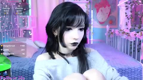 Snapshot of draculaura_ chatting on 02.25.25 Draculaura online show from 02.25.25