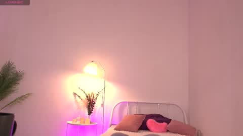 Snapshot of dragon_ink chatting on 10.08.25 Lisbeth Salander online show from 10.08.25