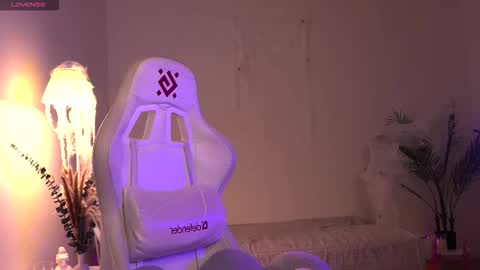 Snapshot of dragon_ink chatting on 11.02.25 Lisbeth Salander online show from 11.02.25