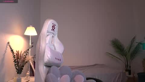 Snapshot of dragon_ink chatting on 11.08.25 Lisbeth Salander online show from 11.08.25