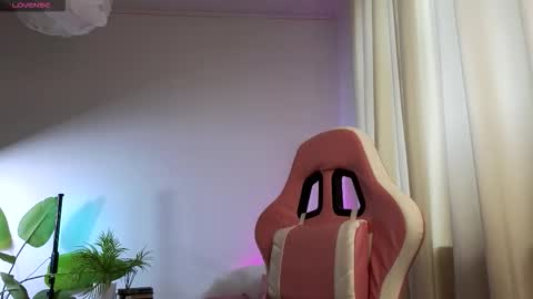 Snapshot of dragon_ink chatting on 11.23.25 Lisbeth Salander online show from 11.23.25