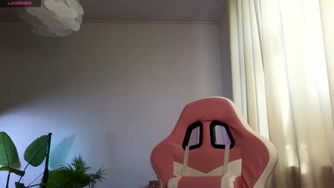 Snapshot of dragon_ink chatting on 11.25.25 Lisbeth Salander online show from 11.25.25