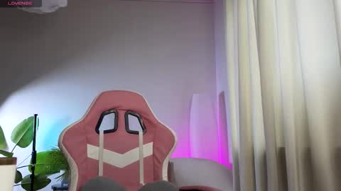 Snapshot of dragon_ink chatting on 11.27.25 Lisbeth Salander online show from 11.27.25