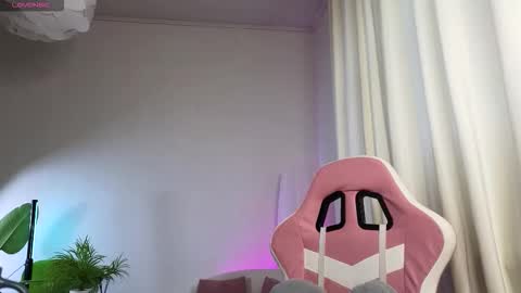 Snapshot of dragon_ink chatting on 11.28.25 Lisbeth Salander online show from 11.28.25