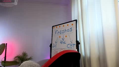 Snapshot of dragon_ink chatting on 12.14.25 Lisbeth Salander online show from 12.14.25