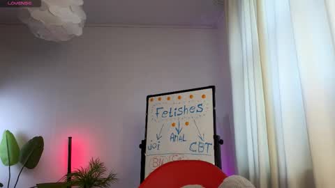 Snapshot of dragon_ink chatting on 12.16.25 Lisbeth Salander online show from 12.16.25