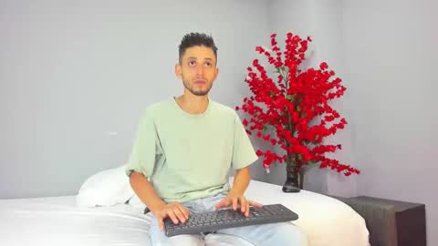 Snapshot of drake_and_zara chatting on 11.12.25 Drake and Zara online show from 11.12.25