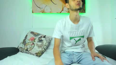 Snapshot of drake_and_zara chatting on 11.28.25 Drake and Zara online show from 11.28.25