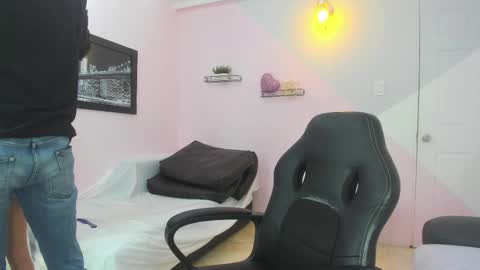 Snapshot of drake_and_zara chatting on 11.29.25 Drake and Zara online show from 11.29.25