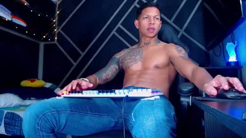 Drake online show from 10.22.25