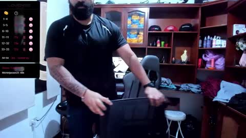 Snapshot of drako_argenti_ chatting on 12.28.24 Drako online show from 12.28.24