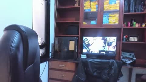 Snapshot of drako_argenti_ chatting on 02.28.25 Drako online show from 02.28.25