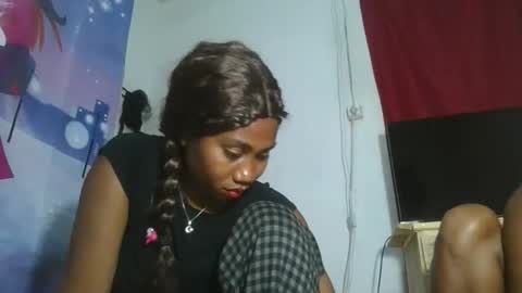 Snapshot of drasomaralda chatting on 11.10.25 drasomaralda online show from 11.10.25