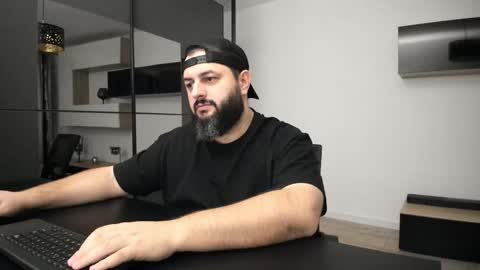 Snapshot of dravenpeak chatting on 12.17.25 DravenPeak online show from 12.17.25