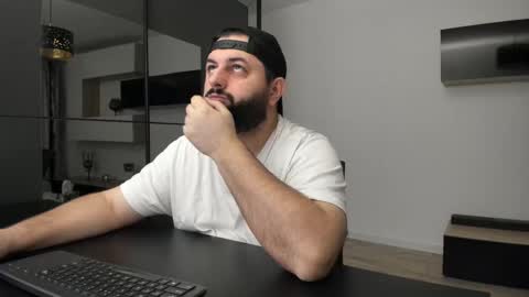 Snapshot of dravenpeak chatting on 12.18.25 DravenPeak online show from 12.18.25