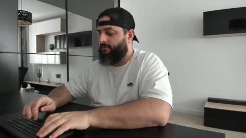 Snapshot of dravenpeak chatting on 12.20.25 DravenPeak online show from 12.20.25