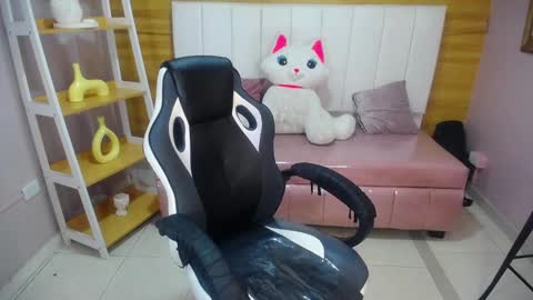 Draviana  online show from 10.19.25