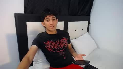 Snapshot of dravith_and_valery chatting on 02.14.26 -- nicolle and jhon -- online show from 02.14.26