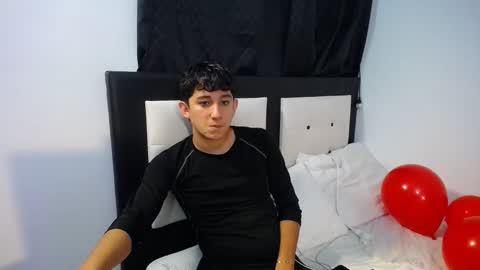 Snapshot of dravith_and_valery chatting on 02.15.26 -- nicolle and jhon -- online show from 02.15.26