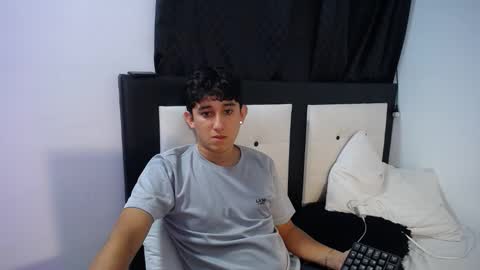 Snapshot of dravith_and_valery chatting on 02.17.26 -- nicolle and jhon -- online show from 02.17.26