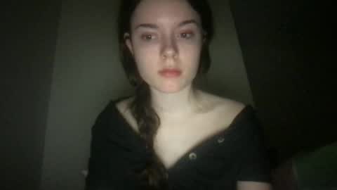 Snapshot of dream1girl_ chatting on 01.27.25 ur dream girl online show from 01.27.25