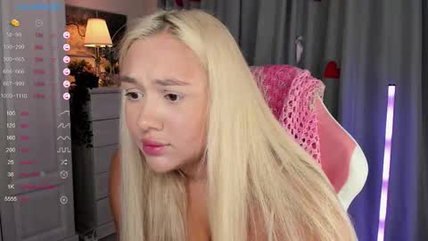 Snapshot of dreamaise chatting on 03.26.26 Mary pvt open use pink and blue app lovense online show from 03.26.26