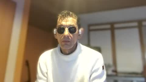 Snapshot of dreambob chatting on 12.19.25 Dreambob online show from 12.19.25