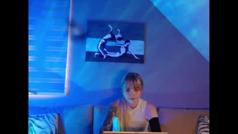 Snapshot of dreamcatcherfantasy chatting on 01.17.25 A girl online show from 01.17.25
