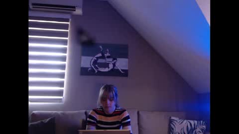 Snapshot of dreamcatcherfantasy chatting on 02.11.25 A girl online show from 02.11.25