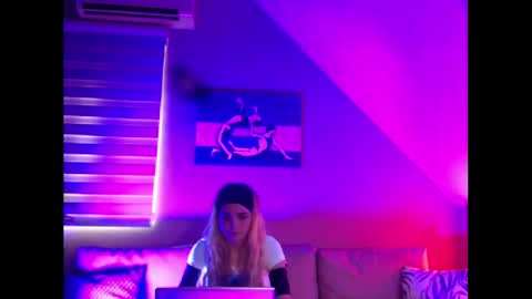 Snapshot of dreamcatcherfantasy chatting on 02.26.25 A girl online show from 02.26.25