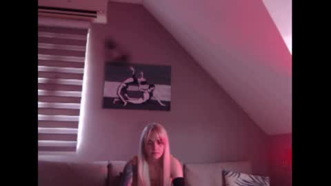 Snapshot of dreamcatcherfantasy chatting on 03.12.25 A girl online show from 03.12.25