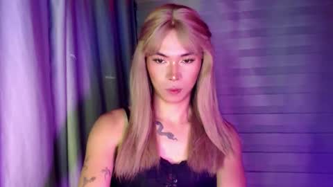 Snapshot of dreamcome_truexx chatting on 12.20.25 true online show from 12.20.25