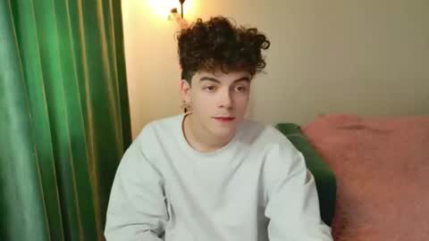 Snapshot of dreamgonetan chatting on 11.08.25 dreamgonetan online show from 11.08.25