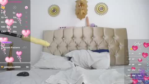 Snapshot of dreams_sophi chatting on 12.06.24 Sophia online show from 12.06.24