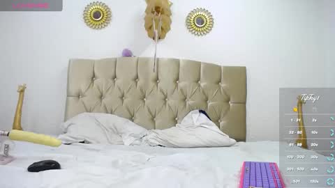 Snapshot of dreams_sophi chatting on 03.09.25 Sophia online show from 03.09.25